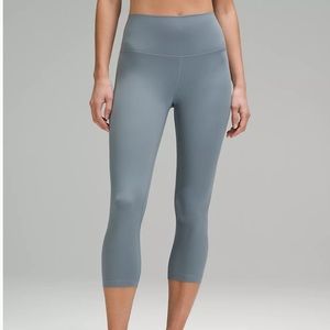 Lululemon Align leggings 21” size 6